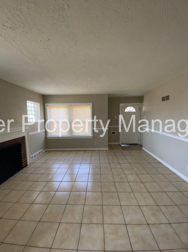 Building Photo - Available Now! Spacious Two Bedroom Home w...