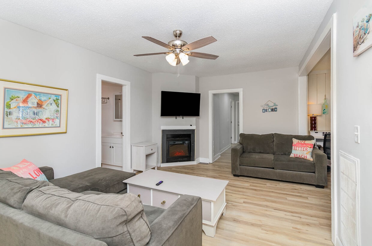 Photo - 1540 Chela Ave