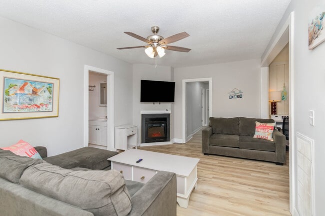 Photo - 1540 Chela Ave House