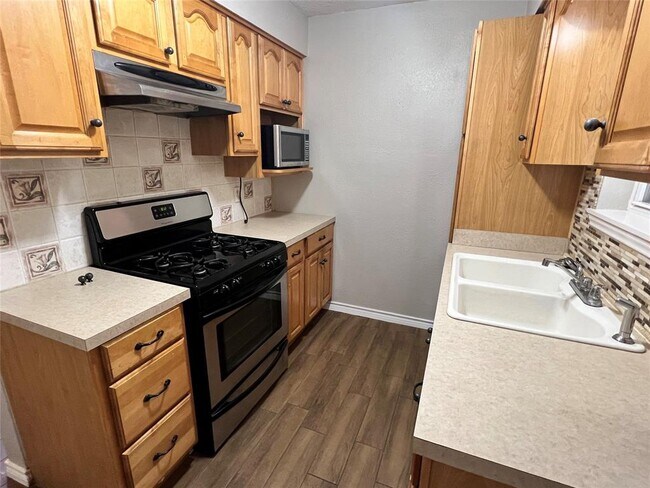 Foto del edificio - 1306 Gamma St