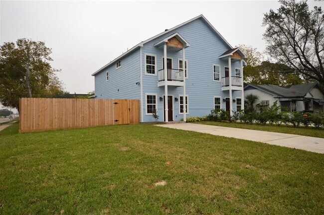 Building Photo - 7403 Buena Vista St