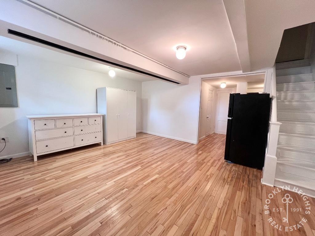 Foto principal - E 40th Street
