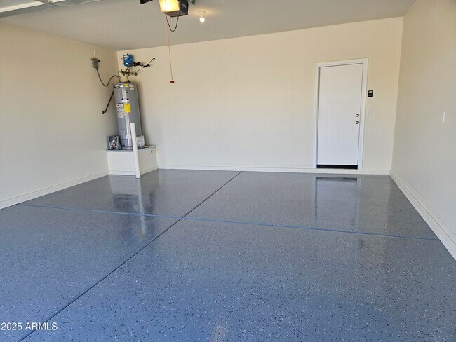 Foto del edificio - 24527 W Ripple Rd