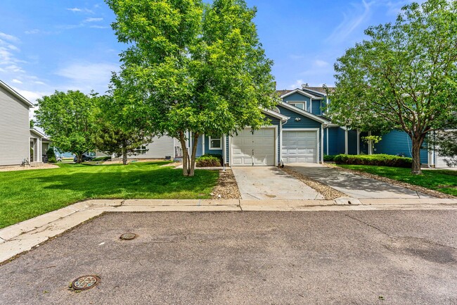 Building Photo - End-unit townhome in Cherry Creek School D...