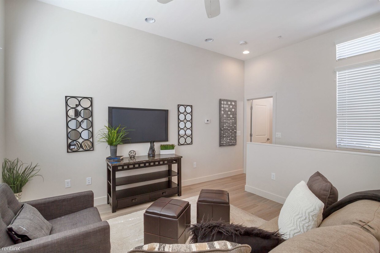 2015 N 50th St, Phoenix, AZ 85008 - Townhome Rentals in Phoenix AZ