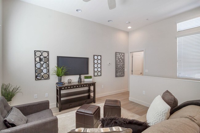 Building Photo - 3 br, 3.5 bath Townhome - Zen On 50 15