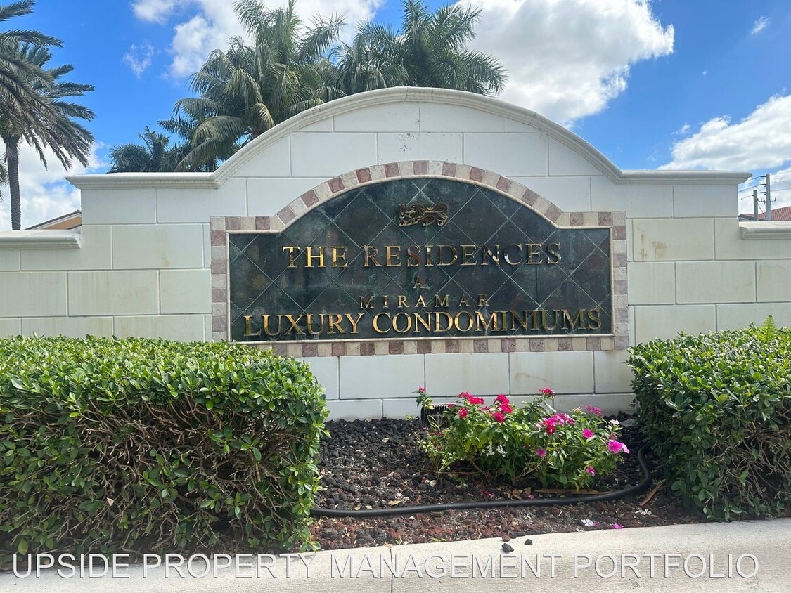 Primary Photo - 2 br, 2 bath House - 3211 Sabal Palm Manor...