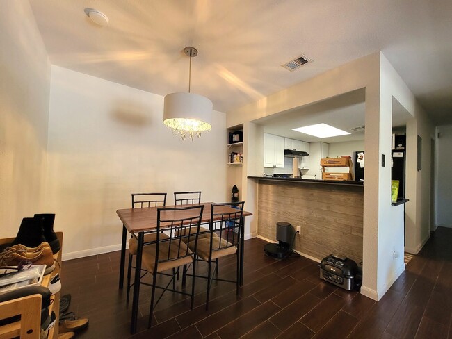 Dining room - 8600 Fathom Cir