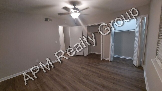 Foto del edificio - 101 Cherry Hall Dr