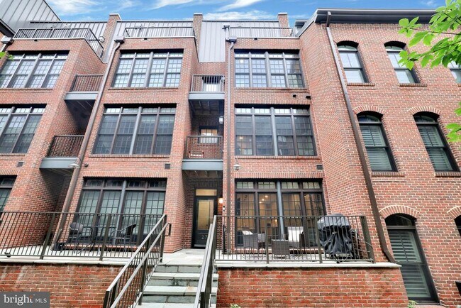 Foto del edificio - 1309 E St SE