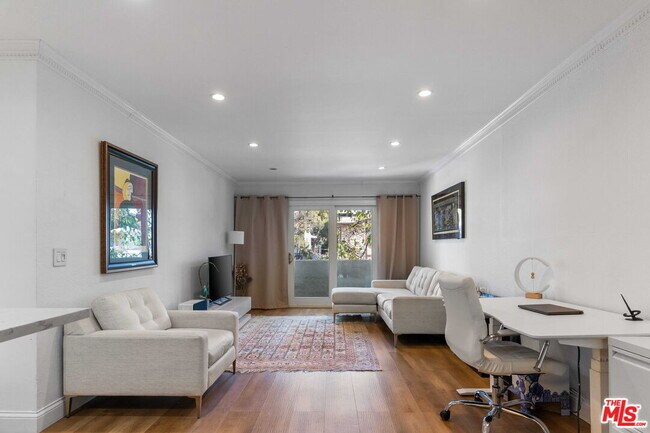 Foto del edificio - 1351 N Orange Dr