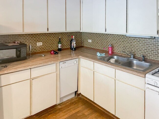 Foto del edificio - 875 W Lill Ave