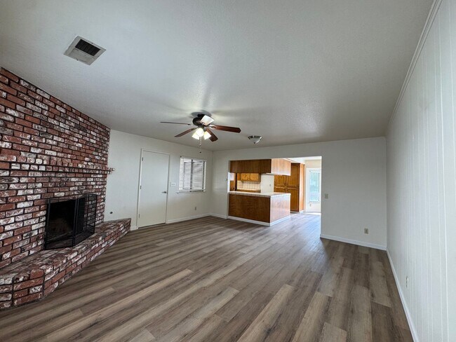 Building Photo - 657 W Escalon Ave