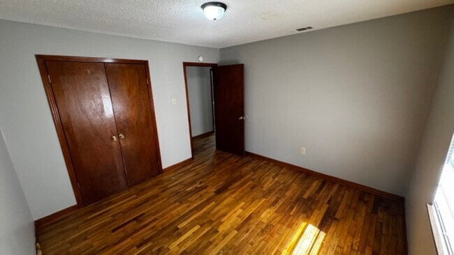 Building Photo - 239 Navy Dr