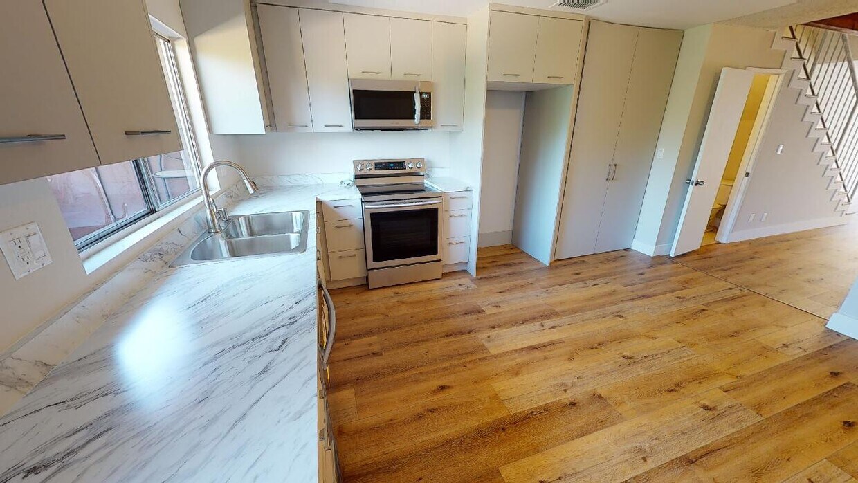 Foto principal - 7320 Lennox Ave