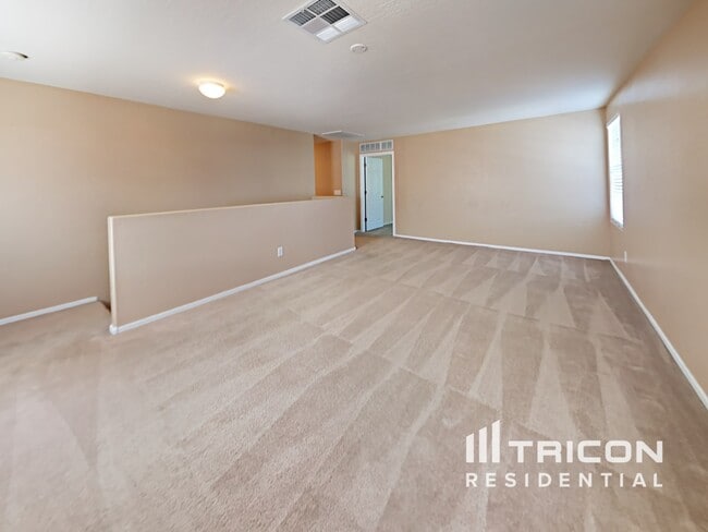Building Photo - 45707 W Guilder Ave