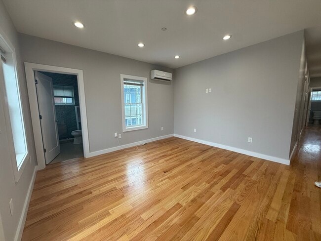 Building Photo - 8 W Bellflower St