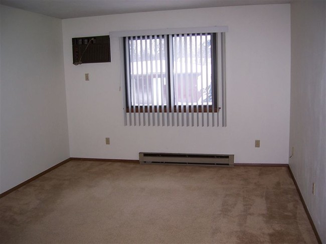 Building Photo - 609 South St