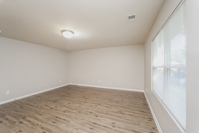 Foto del edificio - 719 Ferrell Ave