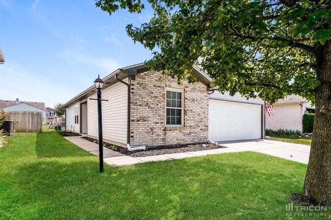 Building Photo - 1679 Long Lake Dr