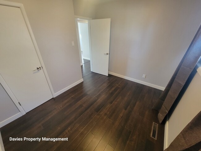 Building Photo - 9623-9652 52 St NW