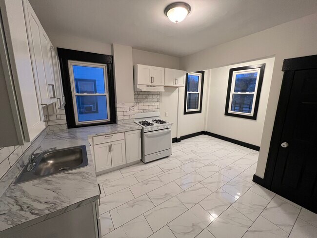 Building Photo - 55 Sunnyside Ter