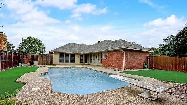 Building Photo - 3301 Pony Dr