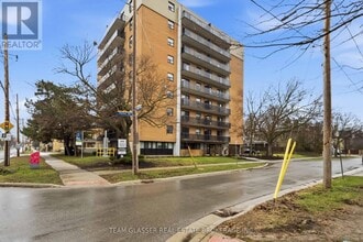 Building Photo - 498 Queens Ave