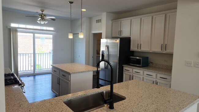 Foto del edificio - 4444 Monroe Ct