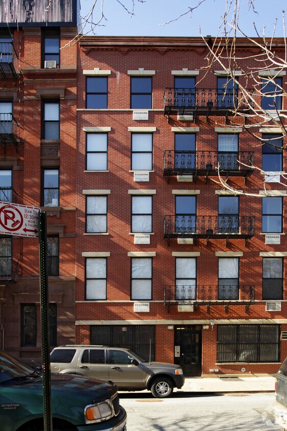 Foto del edificio - 166 E 7th St