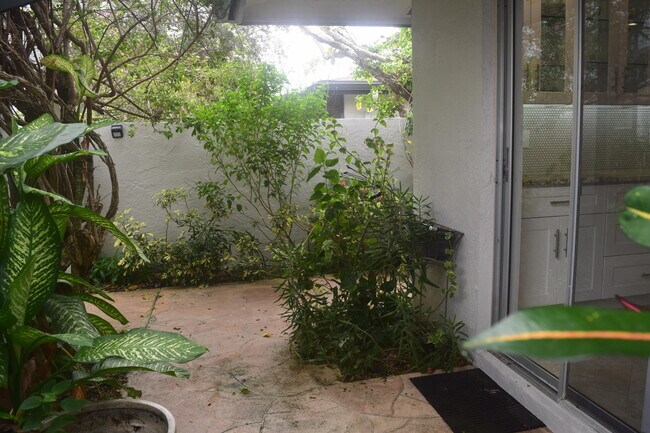 Foto del edificio - 5700 Queen Palm Ct