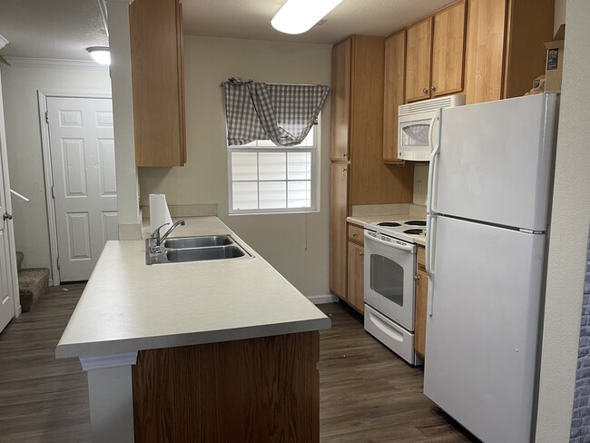 Building Photo - 835 Woodside Creek Dr