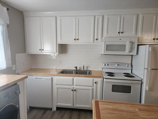 Foto del edificio - 3003 Patton Rd SW
