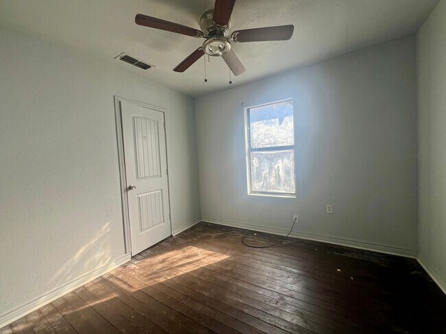 Foto del edificio - 2512 1st St