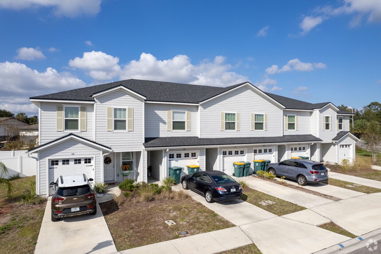 Foto principal - Century Lake Townhomes