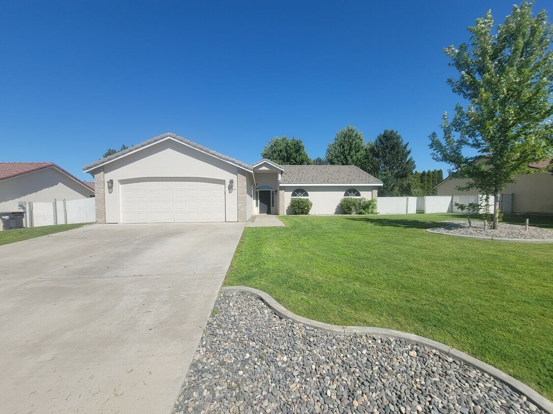 Foto principal - Stylish 3-Bedroom in Prime West Richland L...