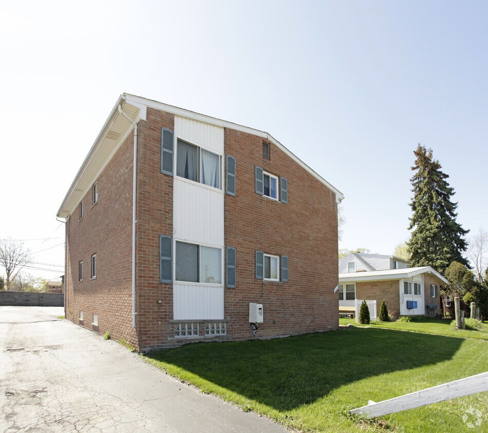 Building Photo - 2415-2423 W 14 Mile Rd