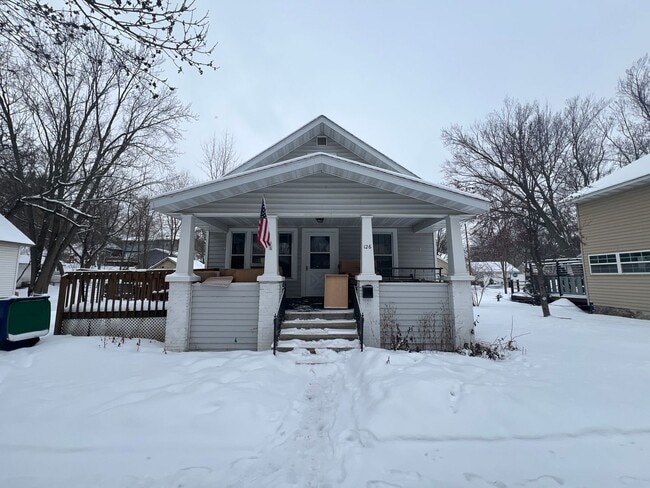 Foto del edificio - Click the “Apply Now” button or email wapmrentals@gmail.com for a prompt response.