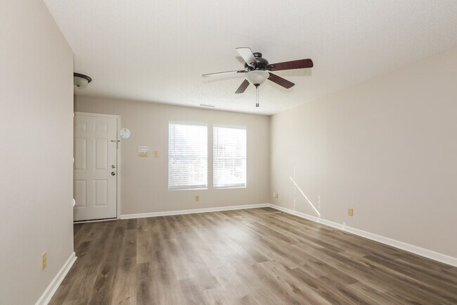 Foto del edificio - 803 Chastain Ave