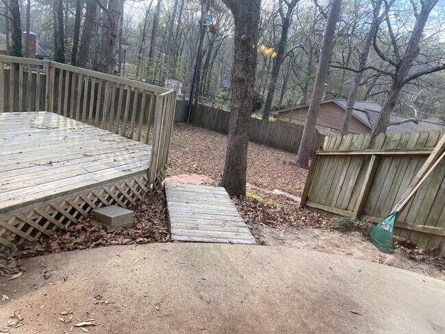 Building Photo - 3919 Red Oak Dr