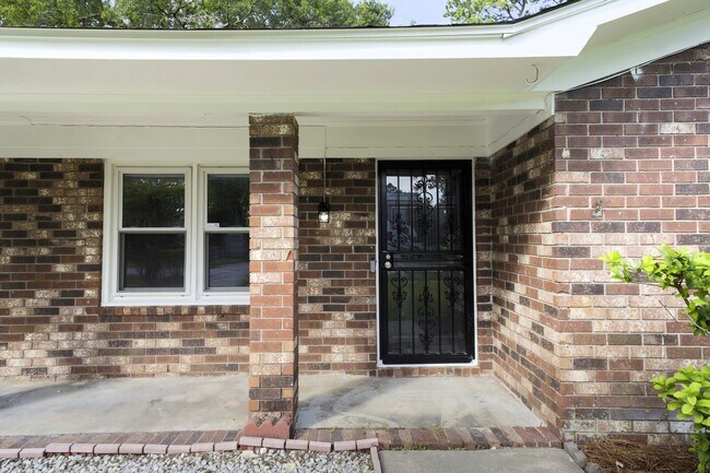 Foto del edificio - 637 McDowell Rd