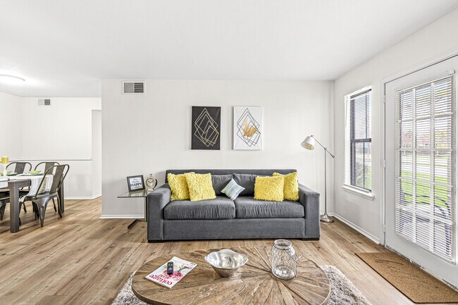 Foto del edificio - Enclave at Eagle Creek Apartments