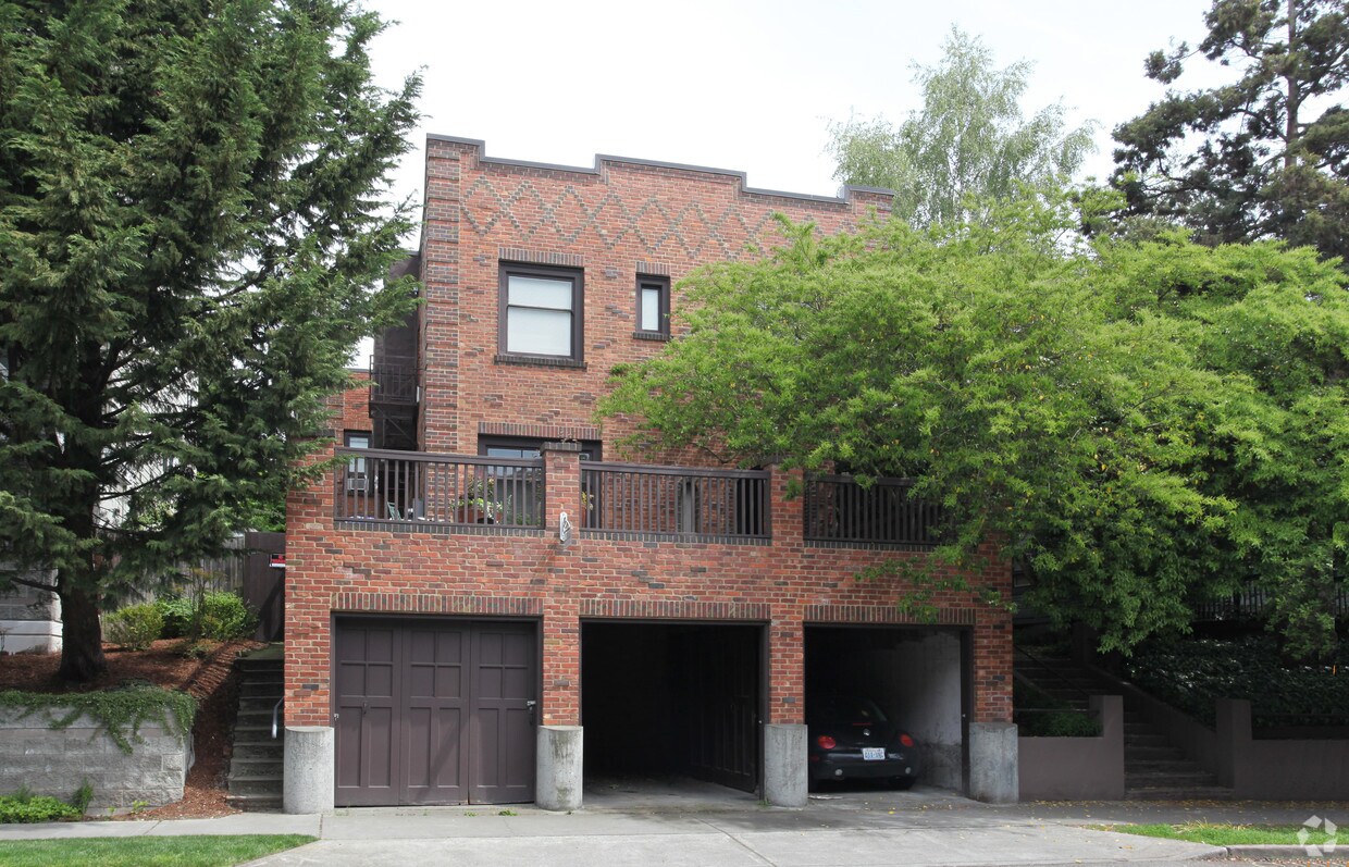 Foto principal - 220 Belmont Ave E