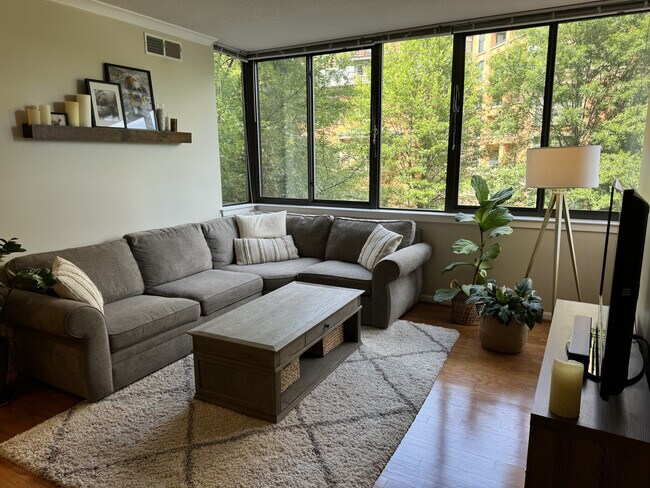 Photo - 2220 Fairfax Dr Apartment