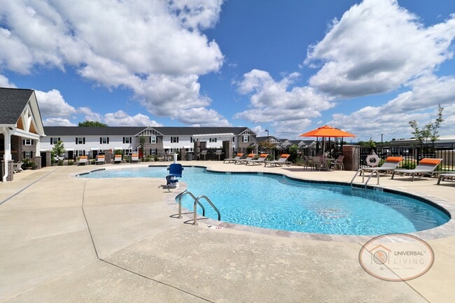 Zero Entry Saltwater Swimming Pool - Universal at Mountain View