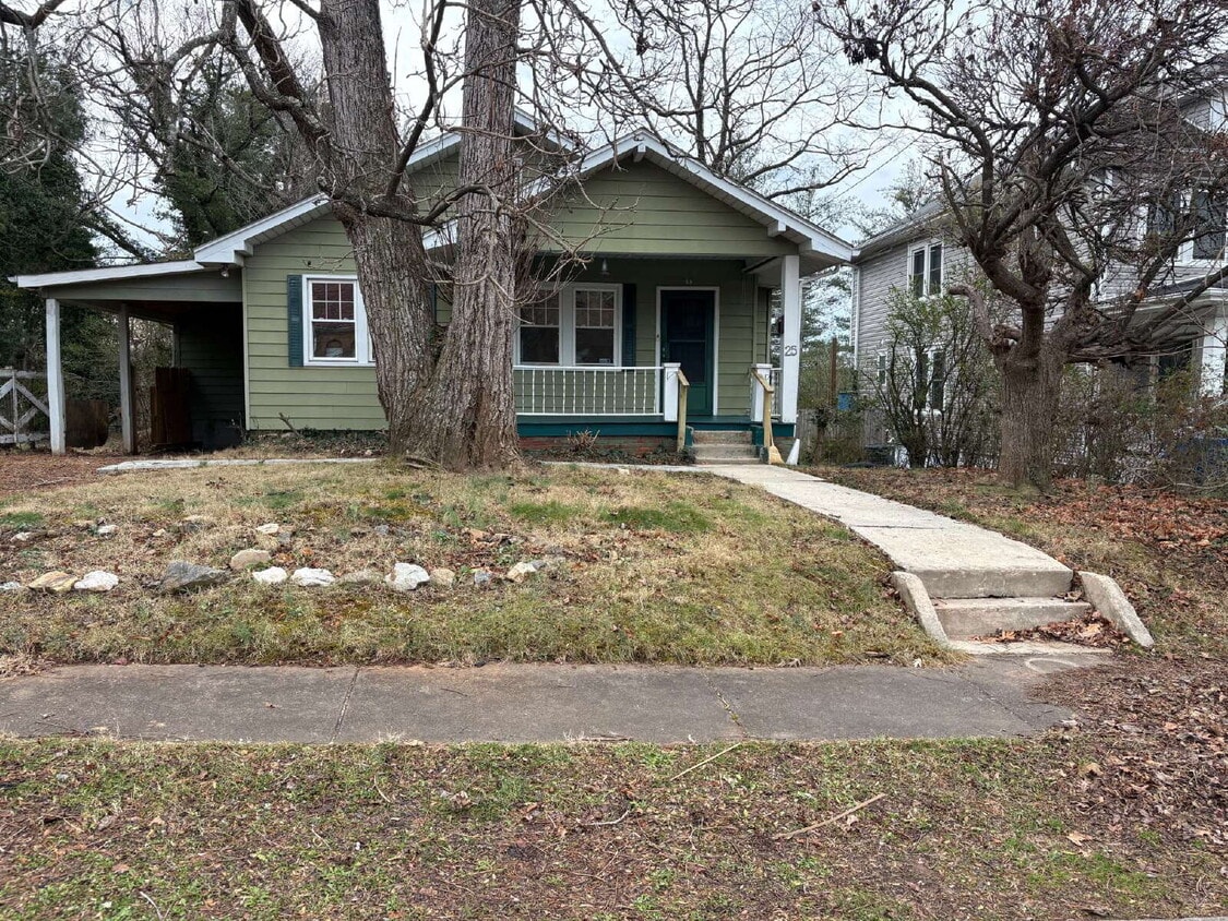 Foto principal - Rare Downtown Asheville Rental: 3BR/2BA House with Huge Yard & City Convenience- Dogs allowed!