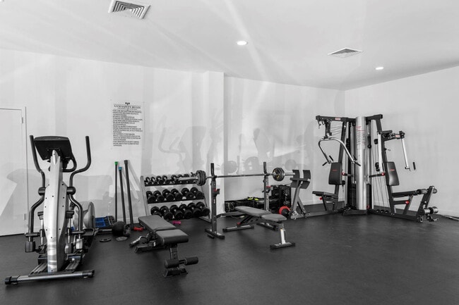 Foto del edificio - 100 Golden Isles Dr