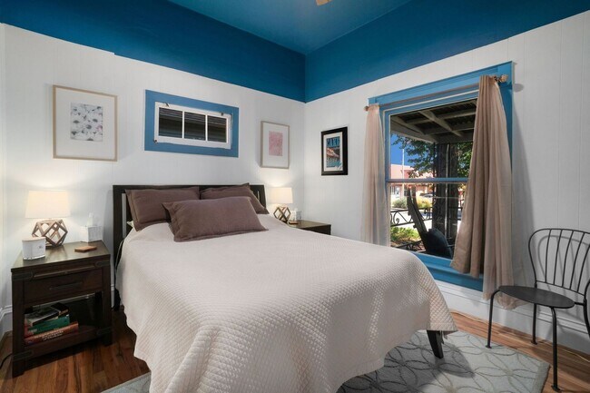 Foto del edificio - Downtown 2 BDR Lyons Home