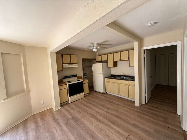 Foto del edificio - 717 SW 2nd Ct