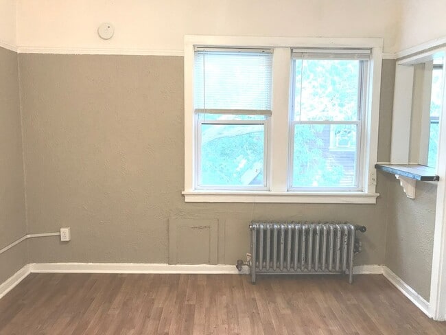 Interior Photo - 1503-15 E Kane Pl